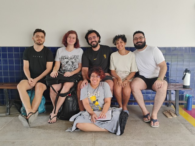 Alunos do campus de Russas reunidos no hall.