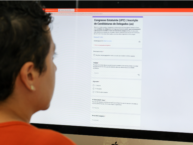 Estabelece normas e funcionamento da instituição.