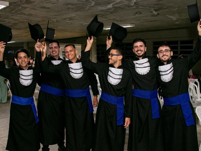 Alunos na cerimônia de Colação de Grau