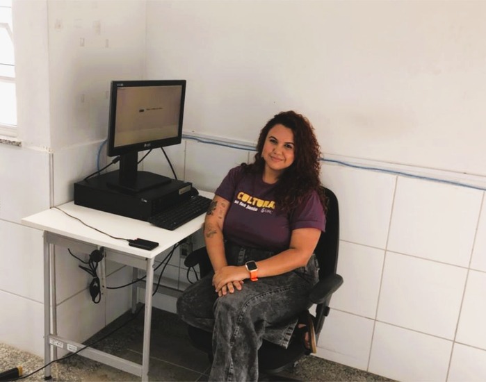 Janine trabalha no RU e na CCPC